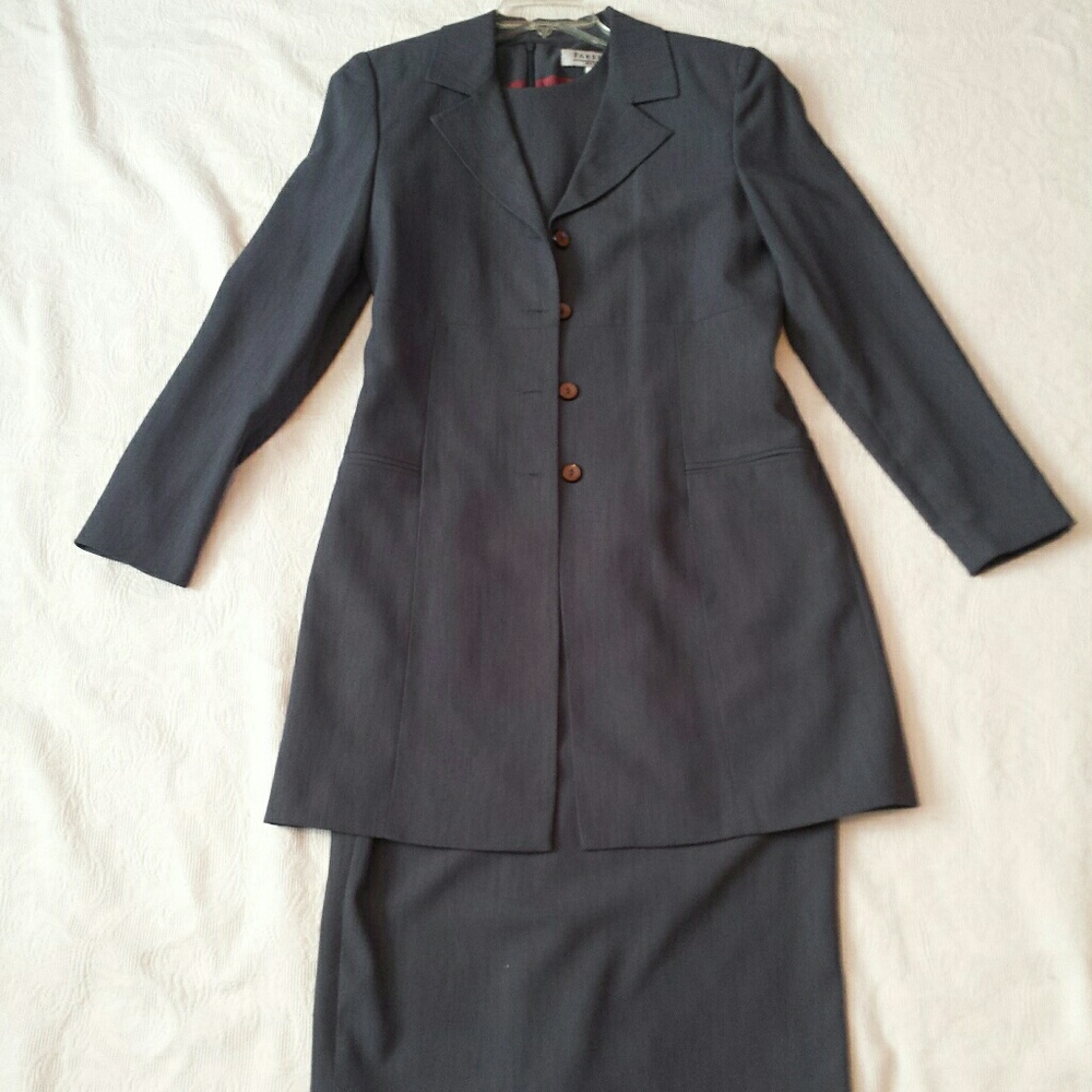 Farelle  Woman Dress Suit